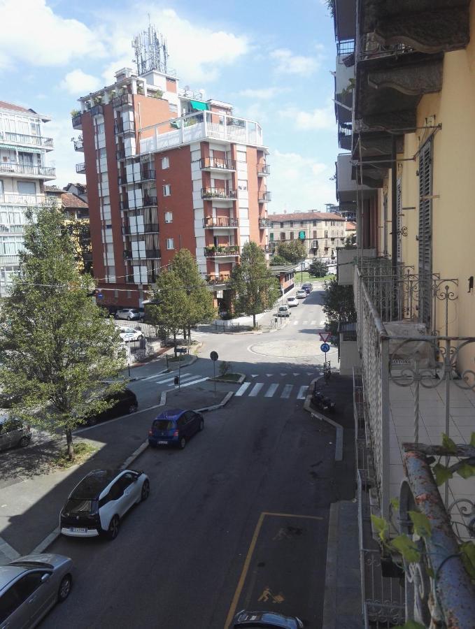 Cinecasa Di Andrea E Cristina Apartment Turin Bagian luar foto