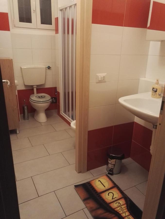 Cinecasa Di Andrea E Cristina Apartment Turin Bagian luar foto