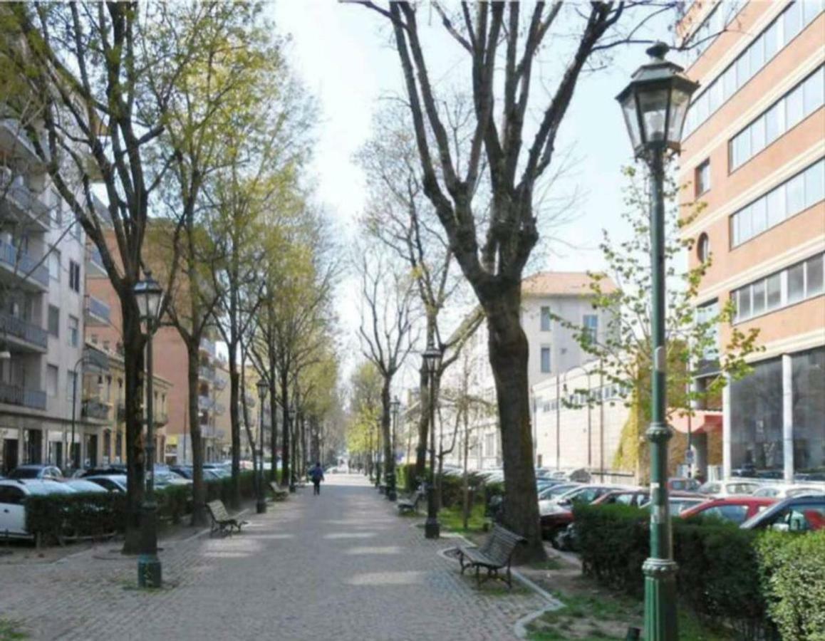 Cinecasa Di Andrea E Cristina Apartment Turin Bagian luar foto